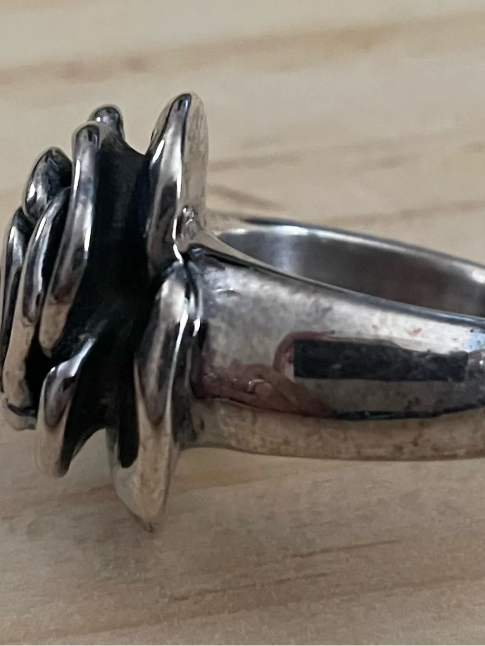 Sterling silver rose motif ring